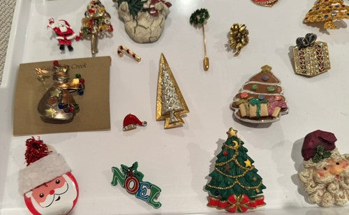 LOT OF 36 GOLD SILVER TONE CHRISTMAS/HOLIDAY/WINTER BROOCHES, VINTAGE-NOW TREE