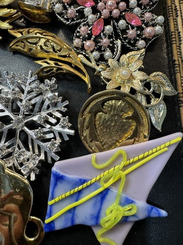23 Vintage & Modern Mixed Theme Brooch/Pin Lot Rhinestones Gold Silver