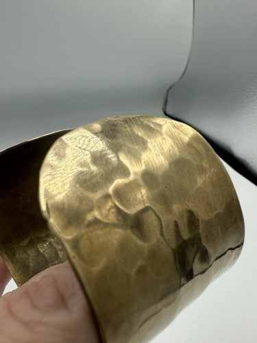Vintage 1.5” 80s Hammered Brass Disco Dance Hippie Chic 70s Cuff Bracelet