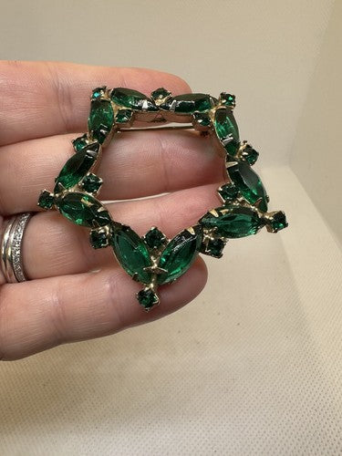 Stunning Green Glass Rhinestone Open Back Star Brooch Vintage Gold Tone