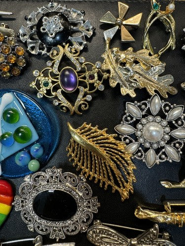 27 Vintage & Modern Mixed Theme Brooch/Pin Lot Cabochon Rhinestone