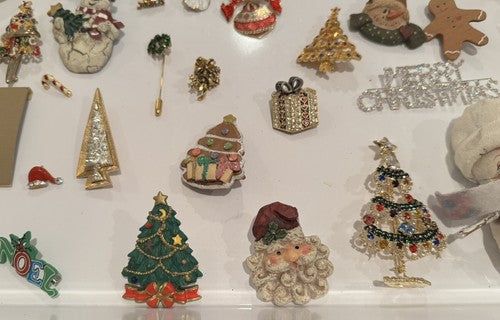 LOT OF 36 GOLD SILVER TONE CHRISTMAS/HOLIDAY/WINTER BROOCHES, VINTAGE-NOW TREE