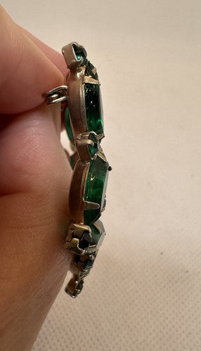 Stunning Green Glass Rhinestone Open Back Star Brooch Vintage Gold Tone