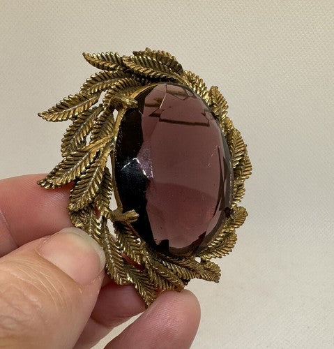 Incredible Glass BROOCH Pin Large Purple Stone RHINESTONE GOLD TONE LEAF MOTIF