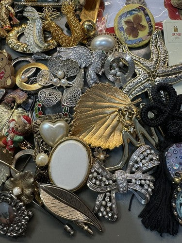 90+ Vintage & Modern Mixed Theme Brooch/Pin Lot - Rhinestone Leaf Holiday