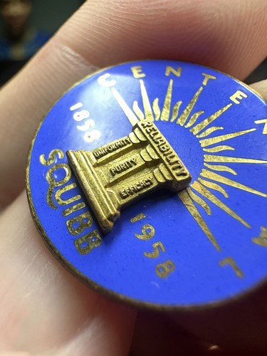 VINTAGE SQUIBB CENTENNIAL GOLD FILLED LAPEL PIN DIEGES & CLUST Bristol Myers