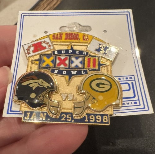 Super Bowl XXXII Lapel Pin Denver Broncos Green Bay Packers Helmets NFL Hat Pin