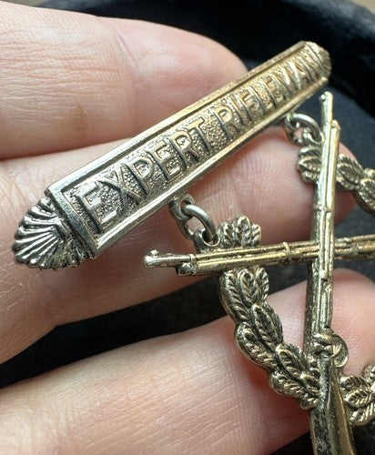 Vintage EXPERT RIFLEMAN Badge Unknown Era Non-Magnetic
