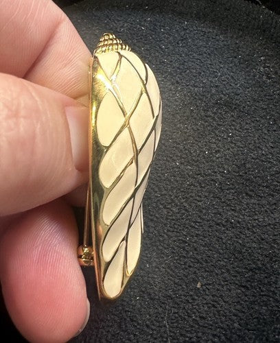 Vintage Trifari Gold Tone Cream Enamel Brooch Seashell Shell Conch Pin