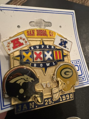 Super Bowl XXXII Lapel Pin Denver Broncos Green Bay Packers Helmets NFL Hat Pin