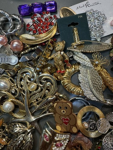 90+ Vintage & Modern Mixed Theme Brooch/Pin Lot - Rhinestone Leaf Holiday