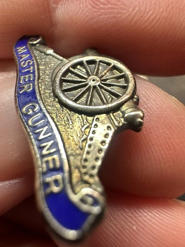 VINTAGE MASTER GUNNER PIN