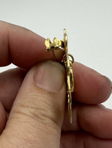 Vintage VIRGIN MARY MIRACULOUS MEDAL Heart Wreath Dangle Gold Tone Brooch