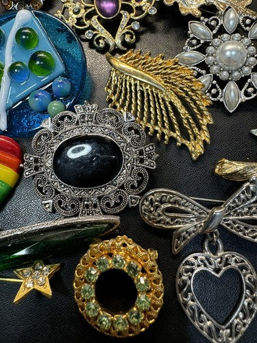 27 Vintage & Modern Mixed Theme Brooch/Pin Lot Cabochon Rhinestone