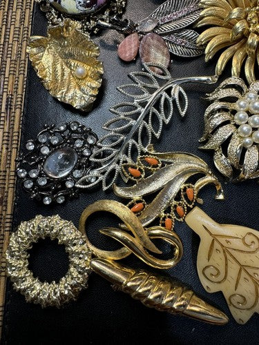 23 Vintage & Modern Mixed Theme Brooch/Pin Lot Rhinestones Gold Silver