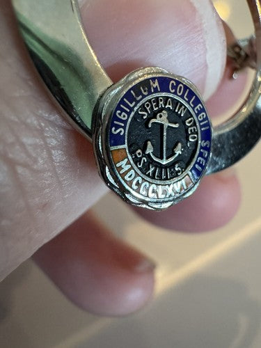 Vintage Hope College Lapel Pin Seal Logo Crest Sigillum Collegii Spei
