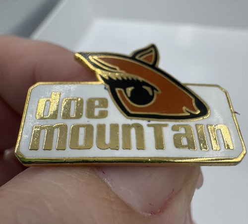 Doe Mountain Ski Resort Area (Now Bear Creek) Souvenir Pin