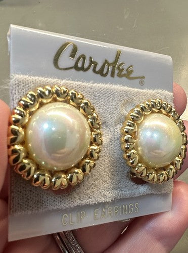 Vintage NWT CAROLEE Signed Faux Mabe Pearl Gold Tone Elegant Earrings Clip-on