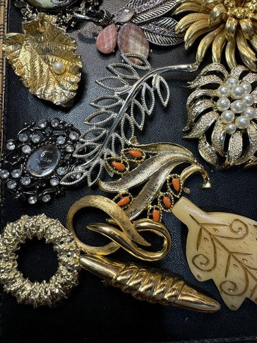 23 Vintage & Modern Mixed Theme Brooch/Pin Lot Rhinestones Gold Silver