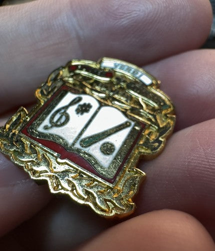 The DAVEDI CLUB Member Pin Vintage - North Bay Ontario Italian Italy