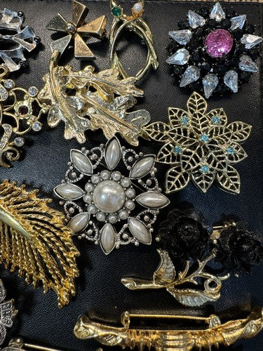 27 Vintage & Modern Mixed Theme Brooch/Pin Lot Cabochon Rhinestone