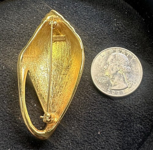 Vintage Trifari Gold Tone Cream Enamel Brooch Seashell Shell Conch Pin