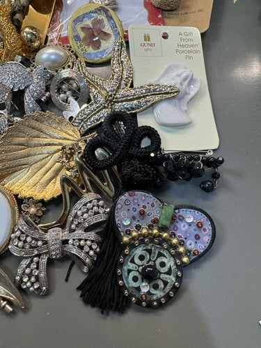 90+ Vintage & Modern Mixed Theme Brooch/Pin Lot - Rhinestone Leaf Holiday