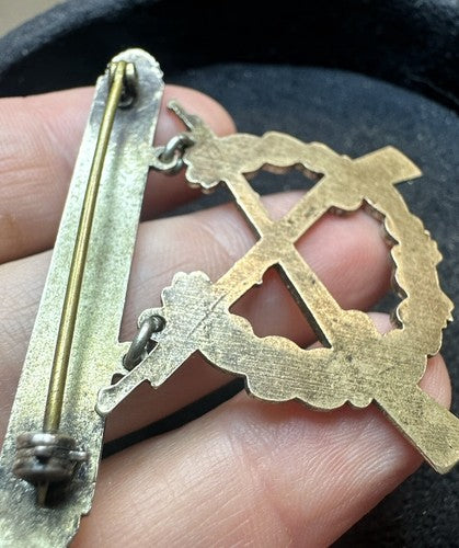Vintage EXPERT RIFLEMAN Badge Unknown Era Non-Magnetic