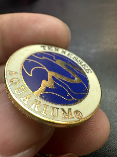 Tennessee Aquarium Chattanooga Enamel Pin Very Nice!