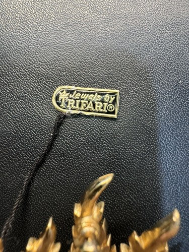 Vintage Crown Trifari Brooch Brushed Gold Tone Leaves 2.5" Signed with Tag