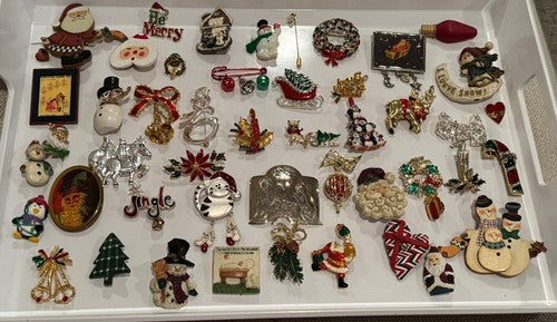 LOT OF 48 GOLD SILVER TONE CHRISTMAS/HOLIDAY/WINTER BROOCHES, VINTAGE-NOW