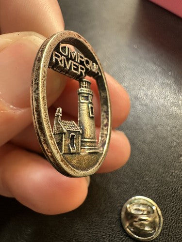 Vintage Umpqua River Lighthouse Winchester Bay Oregon Lapel Pin Souvenir