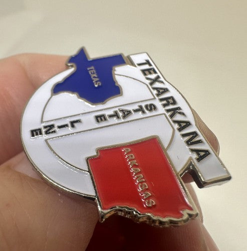 TEXARKANA State Line Texas Oklahoma Badge Pin Souvenir Travel
