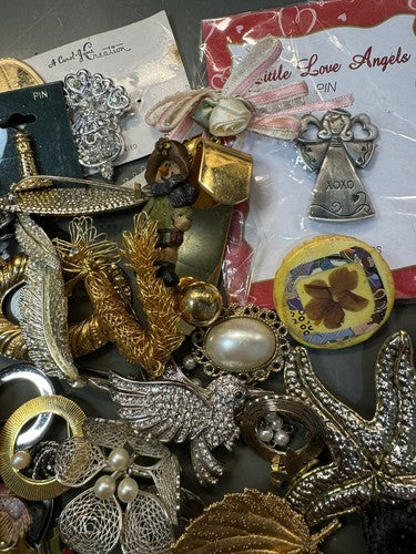 90+ Vintage & Modern Mixed Theme Brooch/Pin Lot - Rhinestone Leaf Holiday