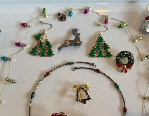 VINTAGE TO NOW ESTATE XMAS JEWELRY LOT 43PCS SOME SIGNED CHRISTMAS