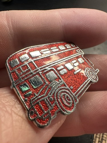 RED LONDON TRANSPORT DOUBLE DECKER ROUTE MASTER BUS PIN BADGE OVERGROUND