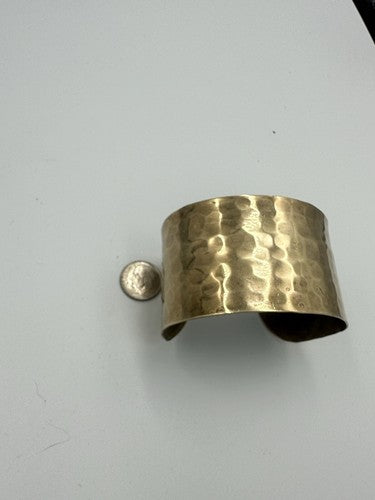 Vintage 1.5” 80s Hammered Brass Disco Dance Hippie Chic 70s Cuff Bracelet