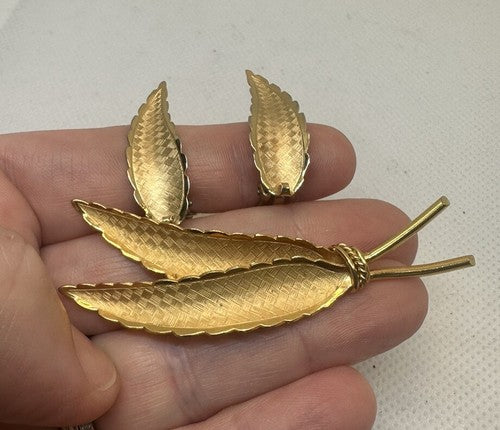 Signed Etched Woven Leaf Brooch Clip On Earrings 12K Pin GF MCM Binder Bros.