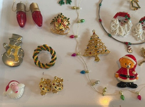 VINTAGE TO NOW ESTATE XMAS JEWELRY LOT 43PCS SOME SIGNED CHRISTMAS