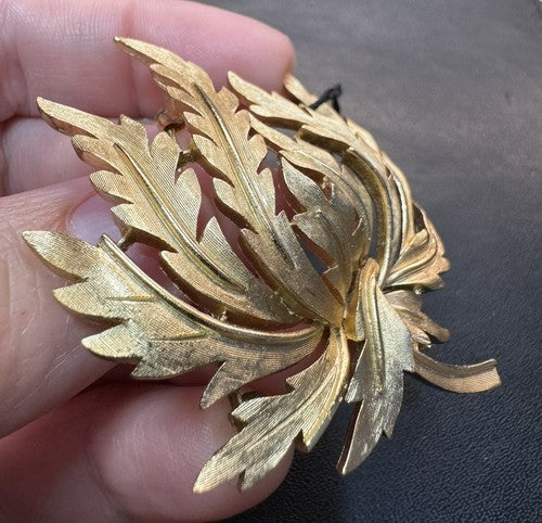 Vintage Crown Trifari Brooch Brushed Gold Tone Leaves 2.5" Signed with Tag