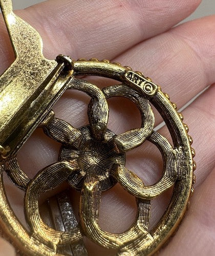 Vintage ART Arthur Pepper Brooch Pin Scarf Clip Filigree Victorian Gold Tone