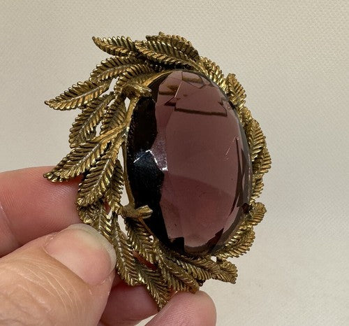 Incredible Glass BROOCH Pin Large Purple Stone RHINESTONE GOLD TONE LEAF MOTIF