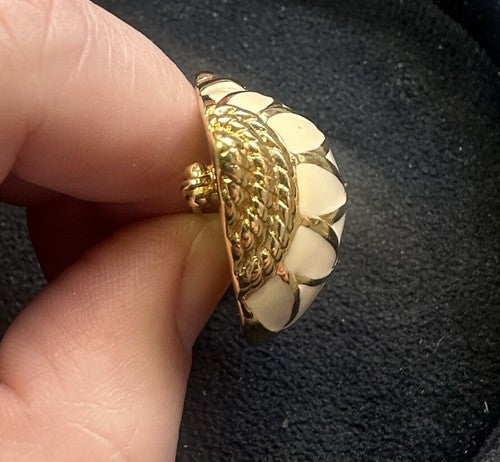 Vintage Trifari Gold Tone Cream Enamel Brooch Seashell Shell Conch Pin