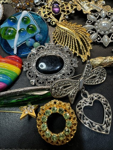 27 Vintage & Modern Mixed Theme Brooch/Pin Lot Cabochon Rhinestone