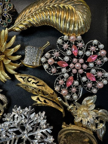 23 Vintage & Modern Mixed Theme Brooch/Pin Lot Rhinestones Gold Silver