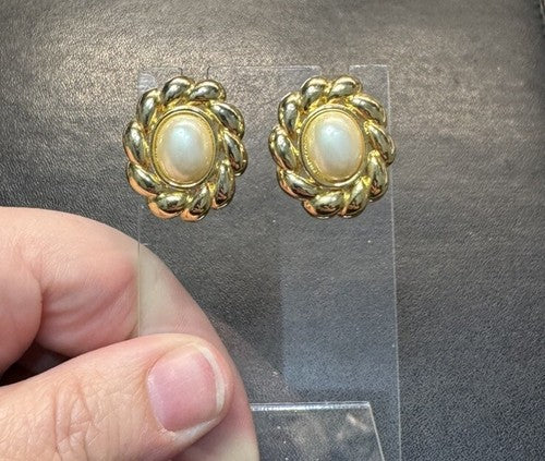 VINTAGE MARVELLA GOLD AND PEARL PIERCED EARRINGS