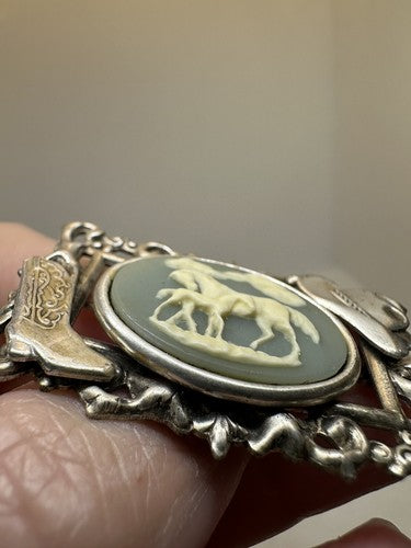 VINTAGE MAMA HORSE WITH FOAL CAMEO BROOCH BLUE WHITE SILVERTONE COWBOY BOOT HAT