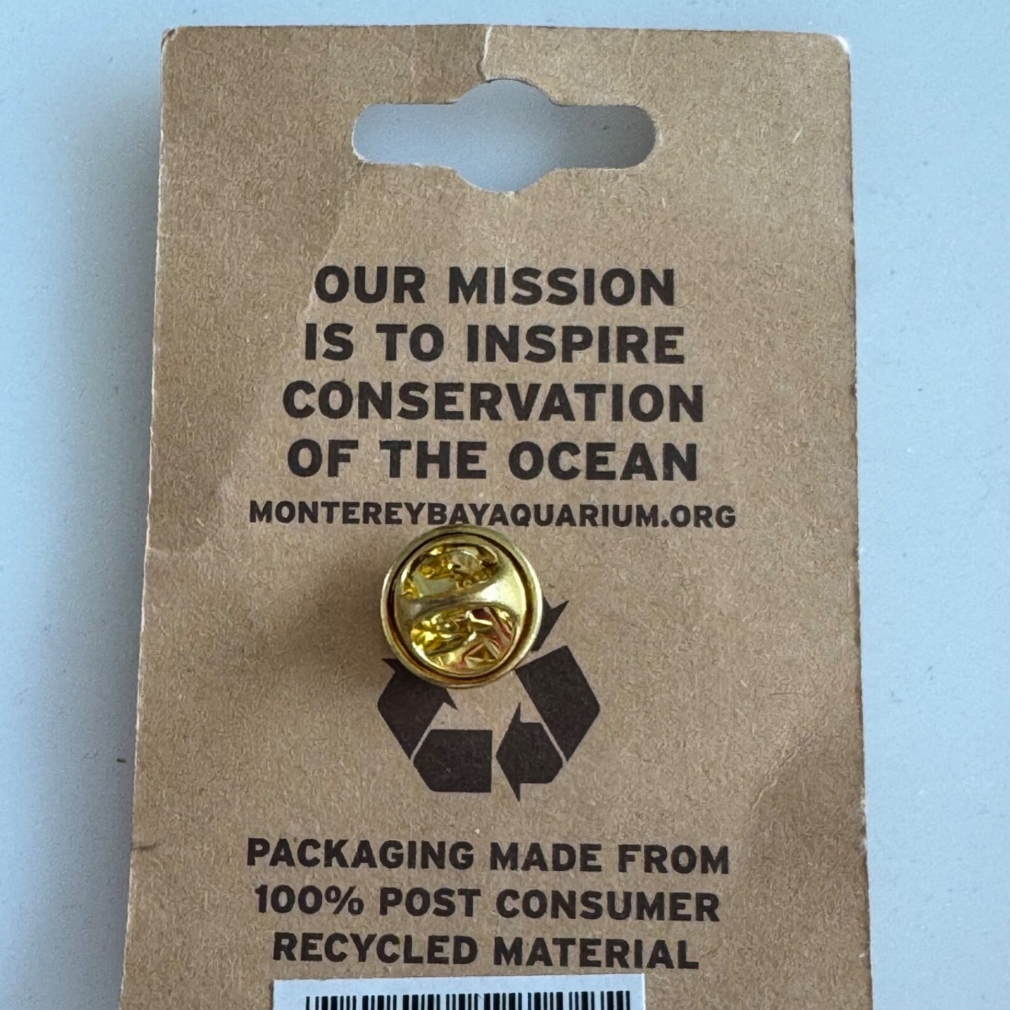 Monterey Bay Aquarium Sea Otter Starfish Collectible Souvenir Pin New on Card