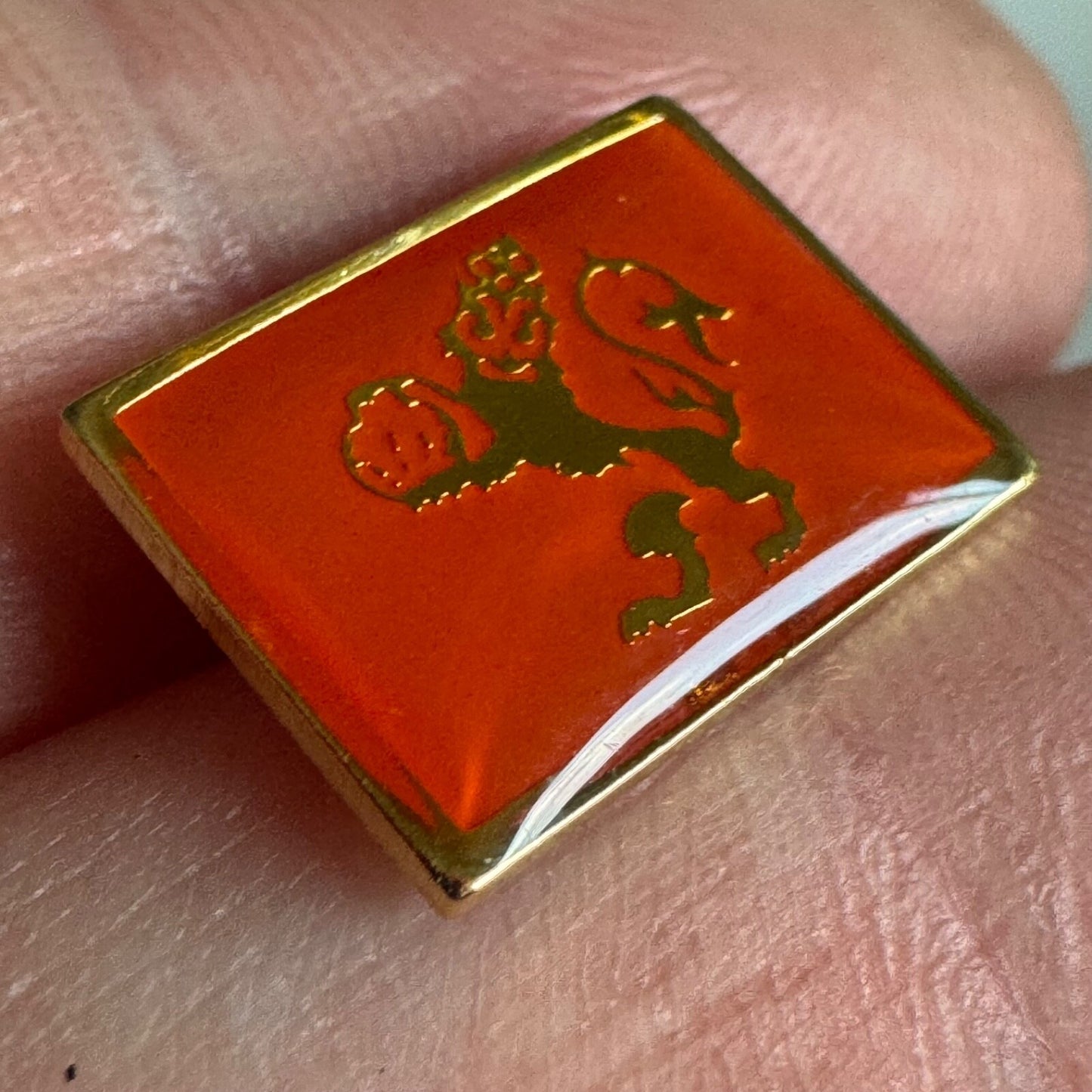 Vtg Orange Tone Cunard Logo Lion Crest Mini Enamel Pin Tie Tack – Heraldic Style