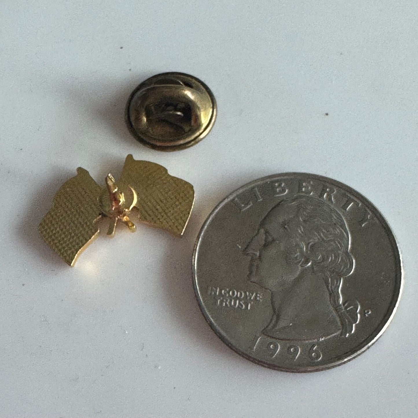Vintage United States USSR Friendship Flag Enamel Lapel Pin Tie Tack